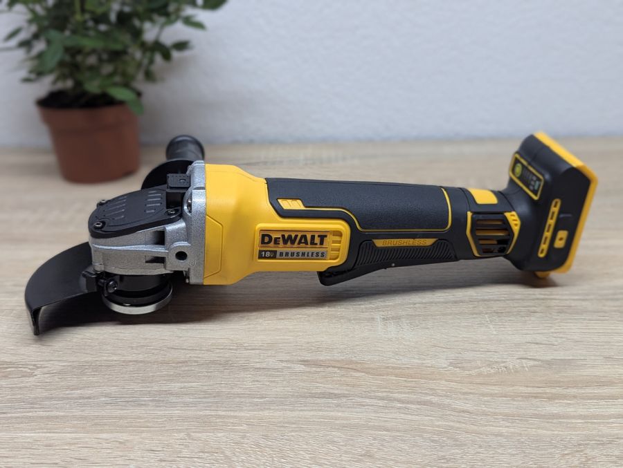 Новий Кутова шліфмашина (болгарка) DeWALT DCG406