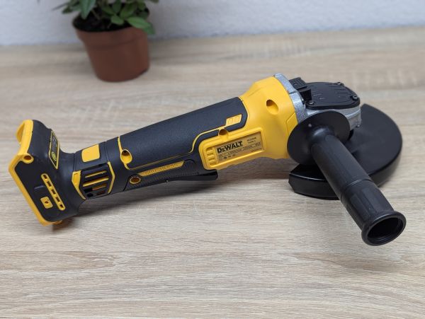 Новий Кутова шліфмашина (болгарка) DeWALT DCG406