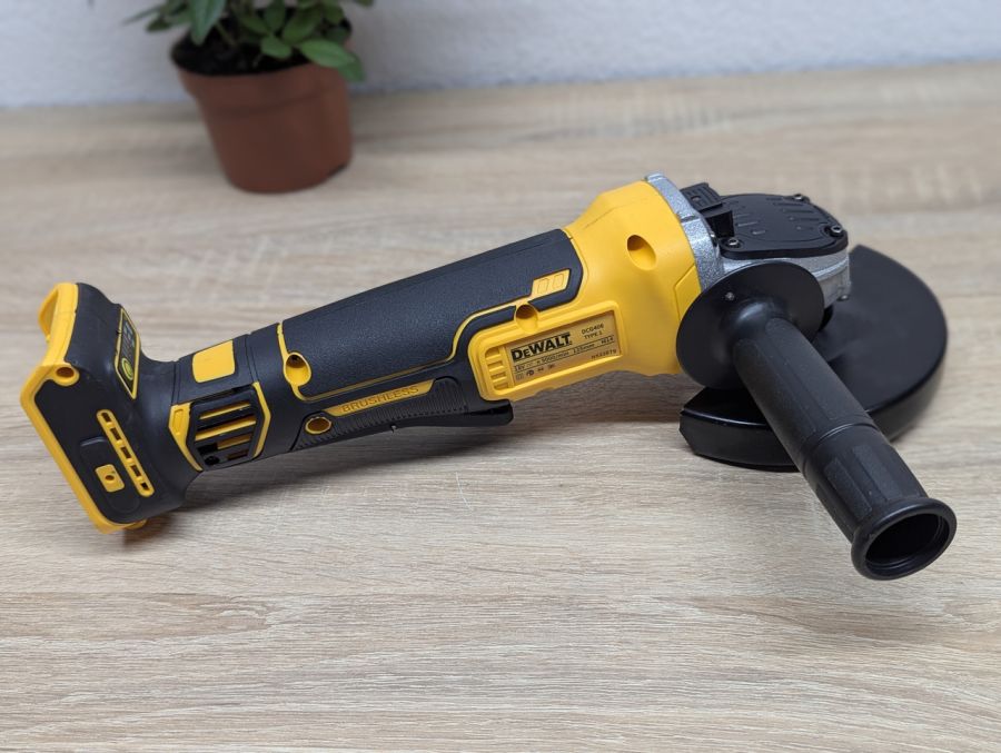 Новий Кутова шліфмашина (болгарка) DeWALT DCG406