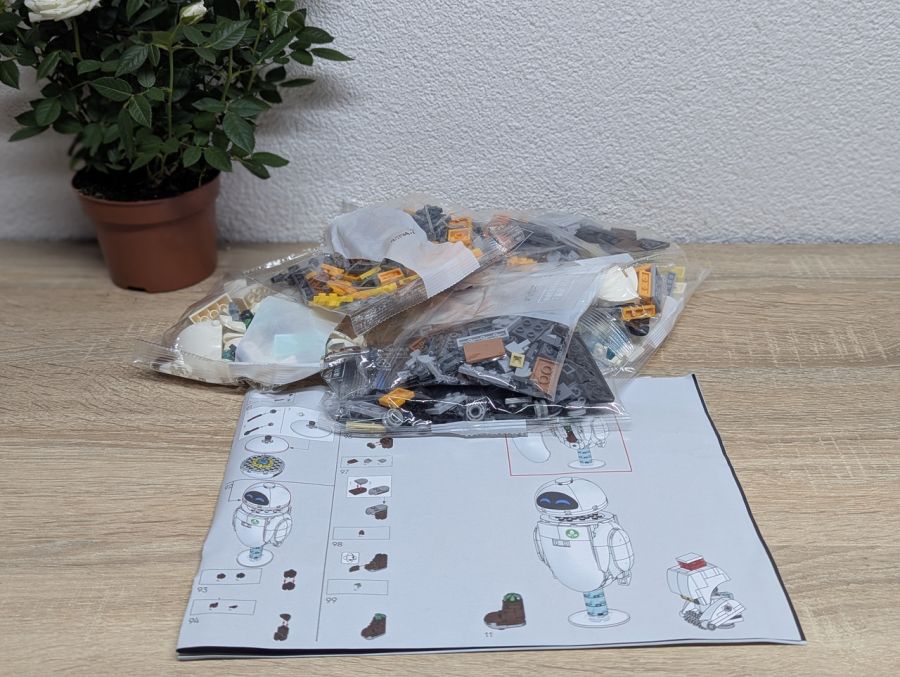 Новий Конструктор Disney Pixar WALL-E and EVE 21794