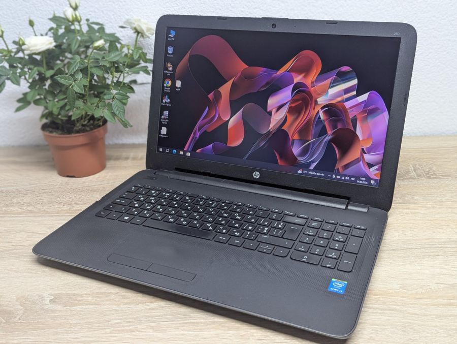 Уцінка! Ноутбук Б/В HP 250 G4, Intel Core i3-4005U, DDR3 8 GB, SSD 128GB, 15.6" HD