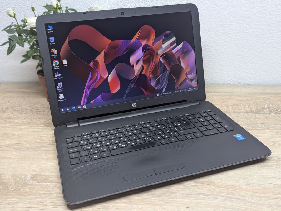 Уцінка! Ноутбук Б/В HP 250 G4, Intel Core i3-4005U, DDR3 8 GB, SSD 128GB, 15.6" HD
