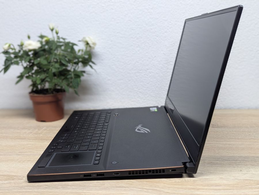 Б/В Ноутбук ASUS ROG Zephyrus S17 модель GX701LXS-HG032T НА РОЗБІР
