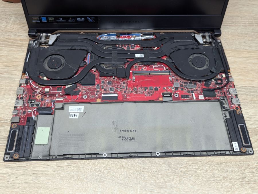 Б/В Ноутбук ASUS ROG Zephyrus S17 модель GX701LXS-HG032T НА РОЗБІР