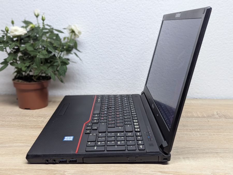 Уцінка! Ноутбук Б/В Fujitsu E556, Intel Core i5-6200U, DDR4 8 GB, SSD 128GB, 15.6" HD