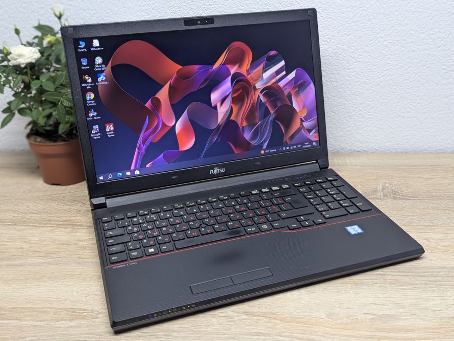 Ноутбук Б/В Fujitsu E556, Intel Core i5-6200U, DDR4 8GB, SSD 128GB, 15.6" HD