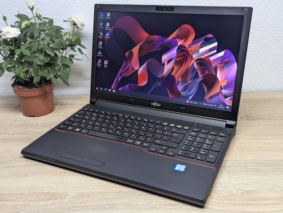 Ноутбук Б/В Fujitsu E556, Intel Core i5-6200U, DDR4 8GB, SSD 128GB, 15.6" HD