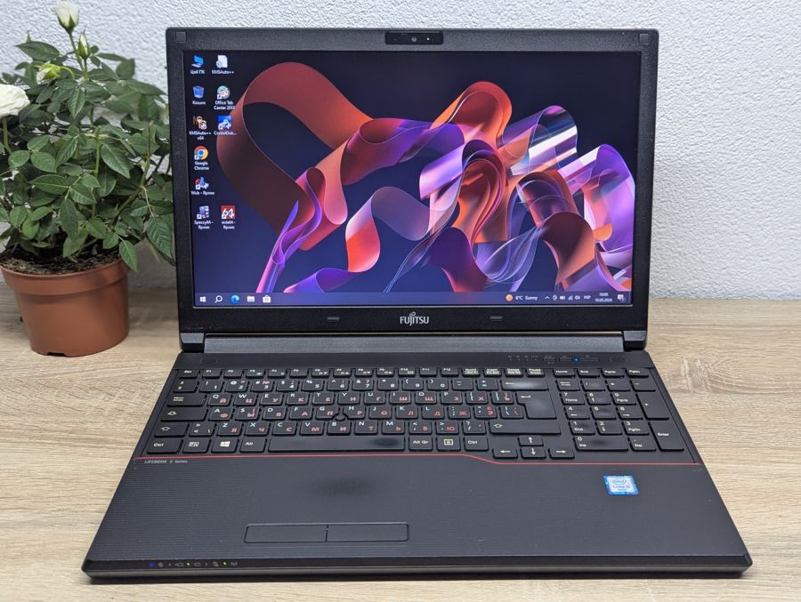 Ноутбук Б/В Fujitsu E556, Intel Core i5-6200U, DDR4 8GB, SSD 128GB, 15.6" HD