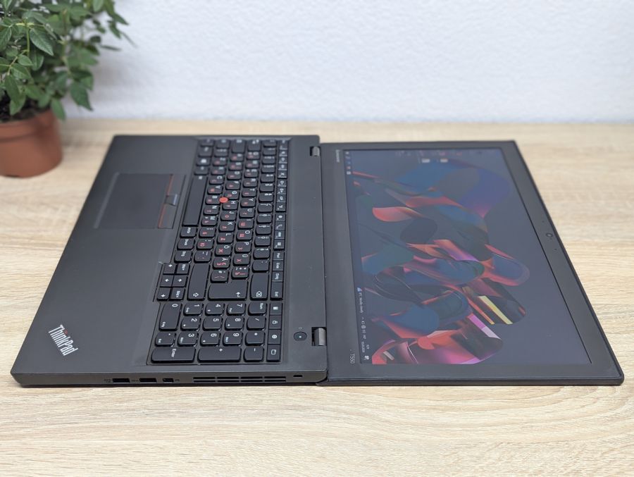 Ноутбук Б/В Lenovo T550, Intel Core i5-5300U, DDR3 8 GB, SSD 128GB, 15.6" Full HD