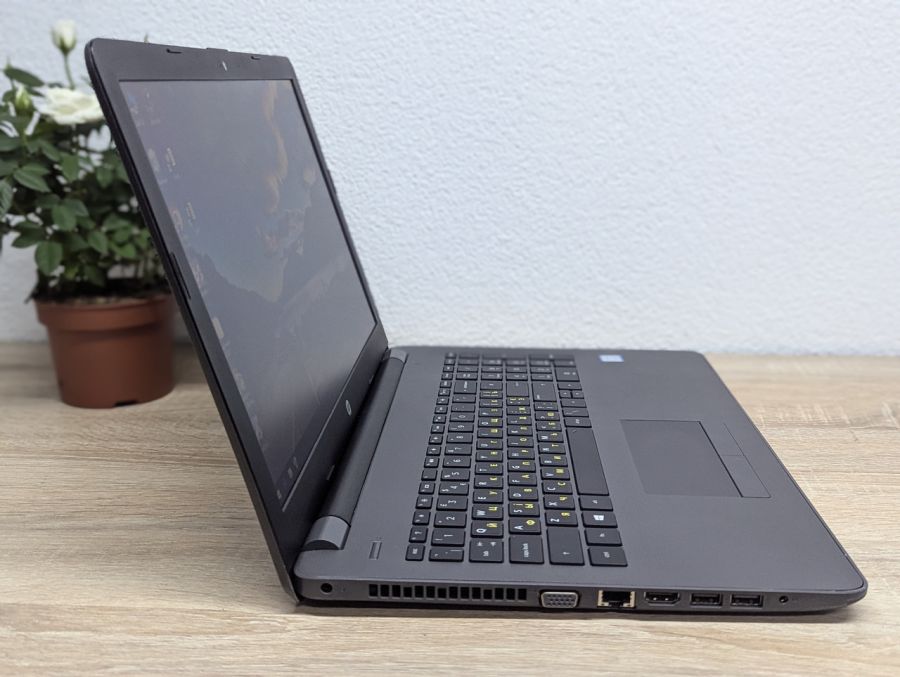 Уцінка! Ноутбук Б/В HP 250 G4, Intel Core i3-7020U, DDR3 8 GB, SSD 128GB, 15.6" HD