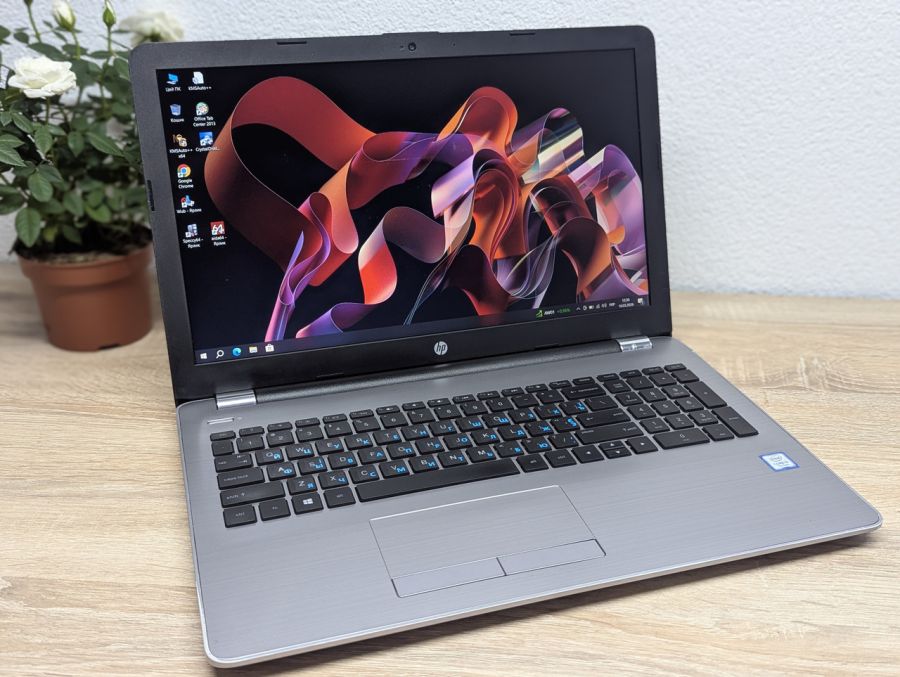 Ноутбук Б/В HP 250 G6, Intel Core i5-7200U, DDR4 8GB, SSD 128GB, 15.6" Full HD