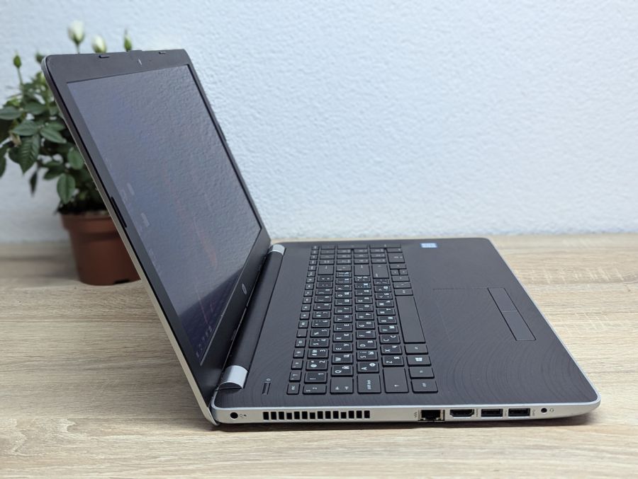Ноутбук Б/В HP Laptop 15-bs0xx, Intel Core i5-7200U, DDR4 8 GB, SSD 128GB, 15.6" Full HD