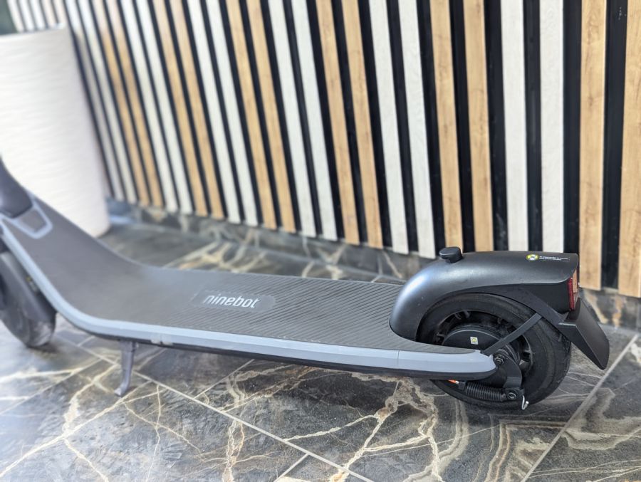 Б/В Електросамокат Ninebot KickScooter E2 Plus від Segway Модель 051402E