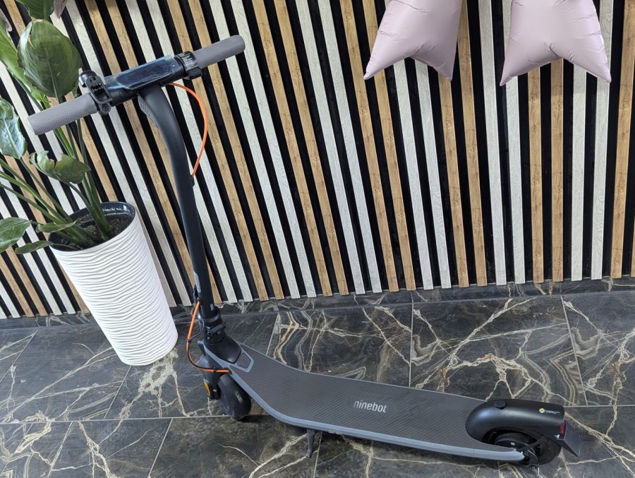 Б/В Електросамокат Ninebot KickScooter E2 Plus від Segway Модель 051402E