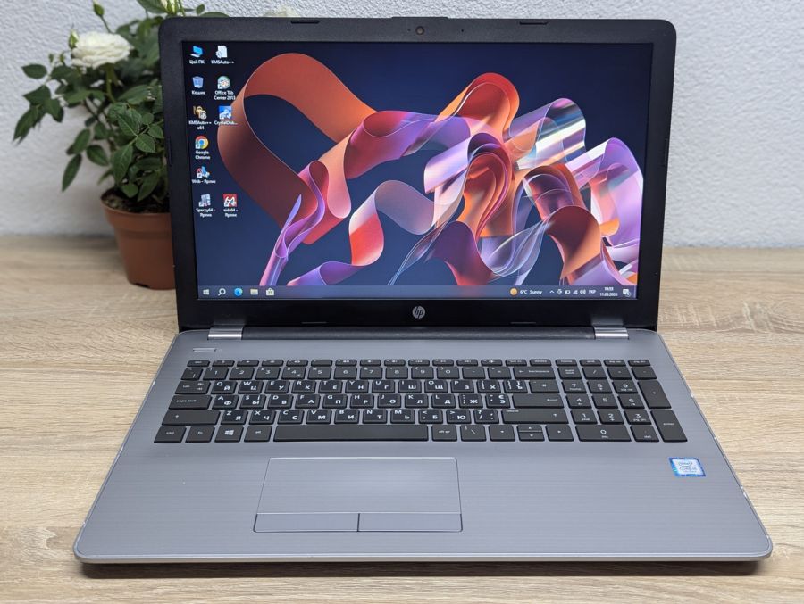 Уцінка! Ноутбук Б/В HP 250 G6, Intel Core i5-7200U, DDR4 8 GB, SSD 128GB, 15.6" HD