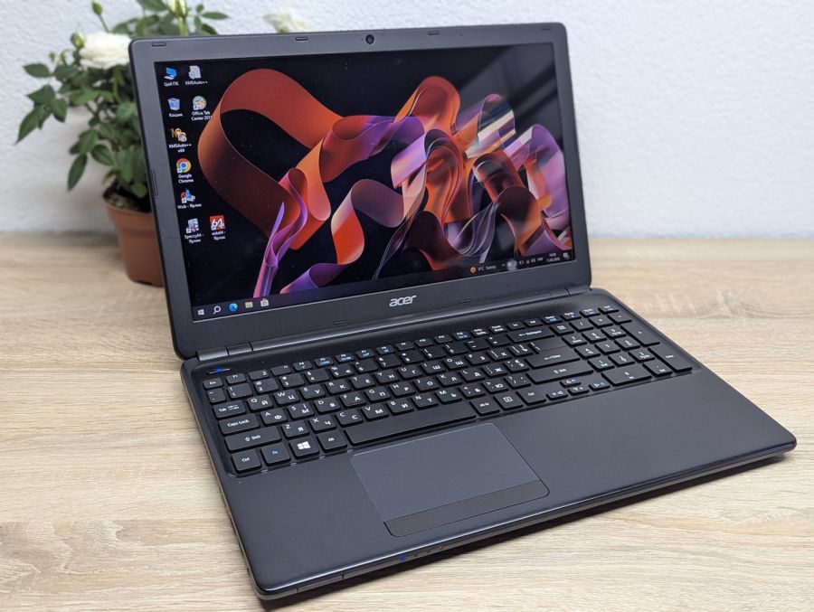 Ноутбук Б/В Acer Aspire E1-522, AMD A4-5000, DDR3 8GB, SSD 128GB, AMD Radeon HD 8400, 15.6" HD