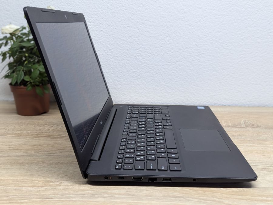 Ноутбук Б/В Dell Latitude 3590, Intel Core i3-7130U, DDR4 8 GB, SSD 128GB, 15.6" Full HD