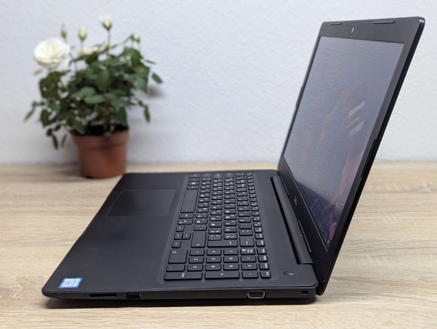 Ноутбук Б/В Dell Latitude 3590, Intel Core i5-7200U, DDR4 8 GB, SSD 128GB, 15.6" UHD