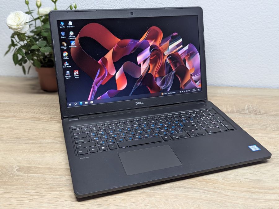 Ноутбук Б/В Dell Latitude 3580, Intel Core i3-6006U, DDR4 8GB, SSD 128GB, AMD Radeon R5 M330 2GB, 15.6"