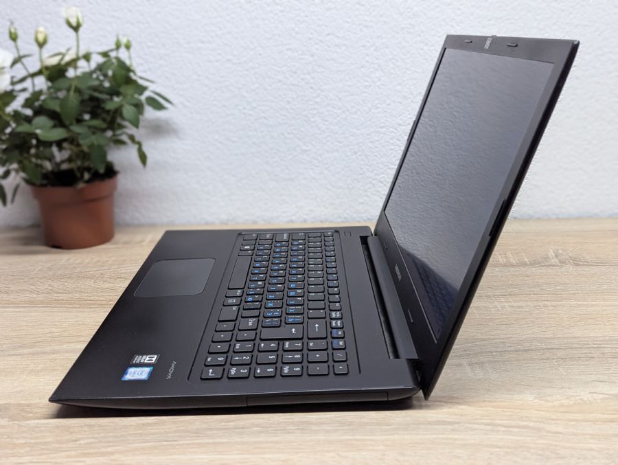 Уцінка! Ноутбук Б/В Medion Akoya S6421, Intel Core i5-6200U, DDR3 8 GB, SSD 128GB + HDD 320GB, 15.6" Full HD