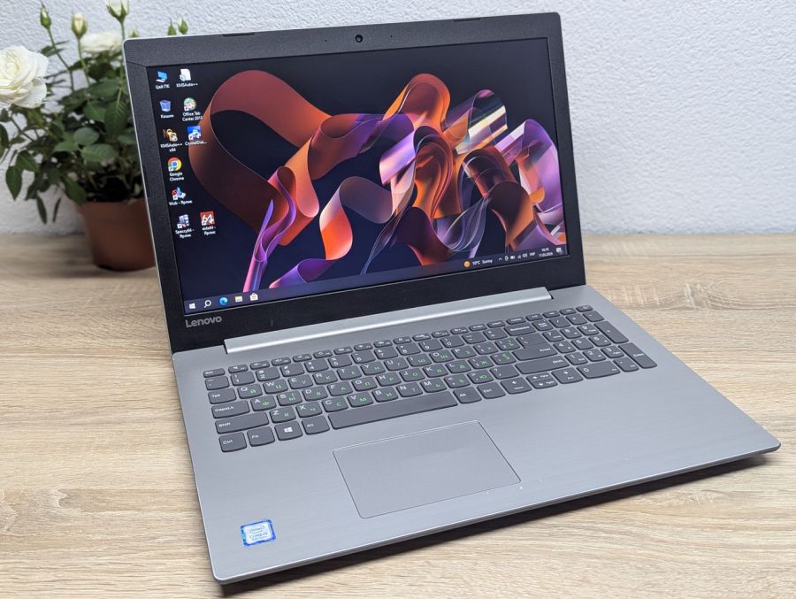 Уцінка! Ноутбук Б/В Lenovo IdeaPad 330-15IKB, Intel Core i3-8130U, DDR4 8 GB, SSD 128GB, 15.6" HD