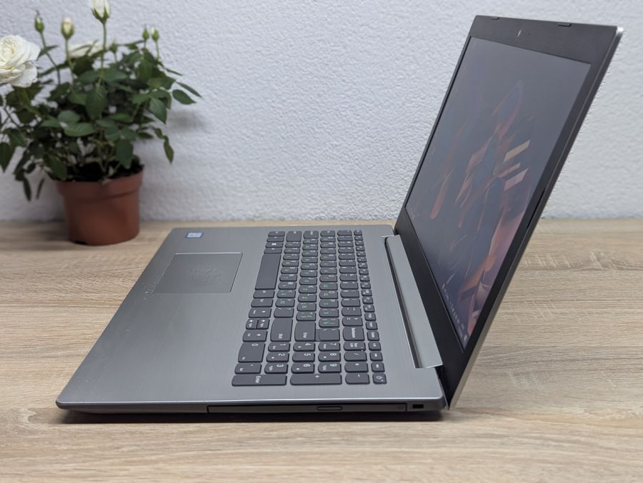Уцінка! Ноутбук Б/В Lenovo IdeaPad 330-15IKB, Intel Core i3-8130U, DDR4 8 GB, SSD 128GB, 15.6" HD