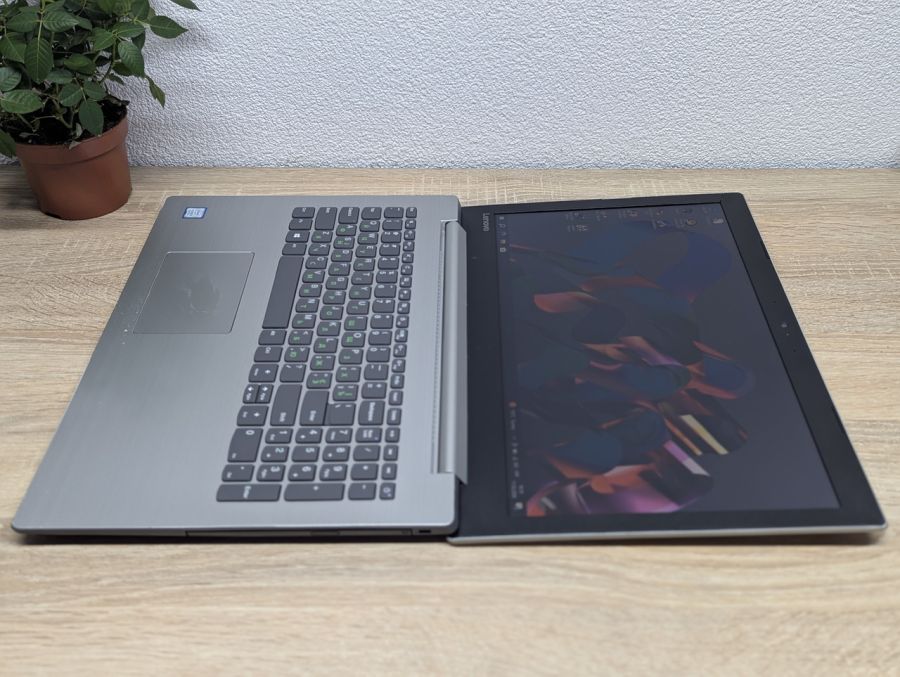 Уцінка! Ноутбук Б/В Lenovo IdeaPad 330-15IKB, Intel Core i3-8130U, DDR4 8 GB, SSD 128GB, 15.6" HD