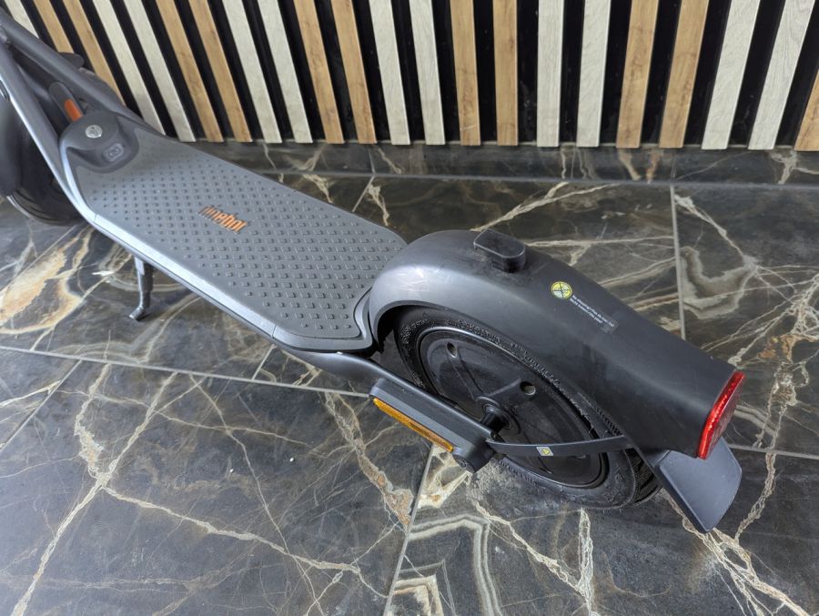 Б/В Електросамокат Segway Ninebot KickScooter F2 Plus (модель 051202E) [ProductHub SKU 051202E]