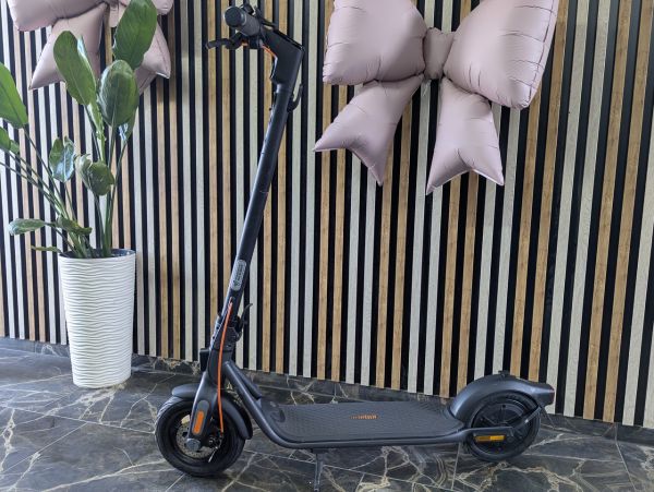 Б/В Електросамокат Segway Ninebot KickScooter F2 Plus (модель 051202E)