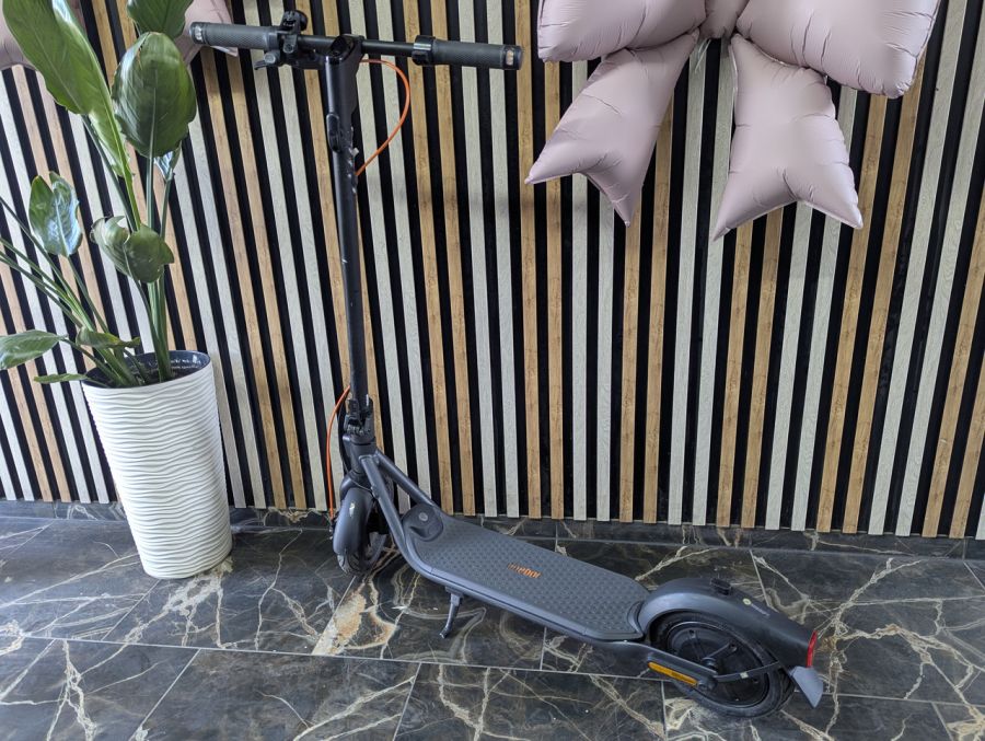 Б/В Електросамокат Segway Ninebot KickScooter F2 Plus (модель 051202E) [ProductHub SKU 051202E]