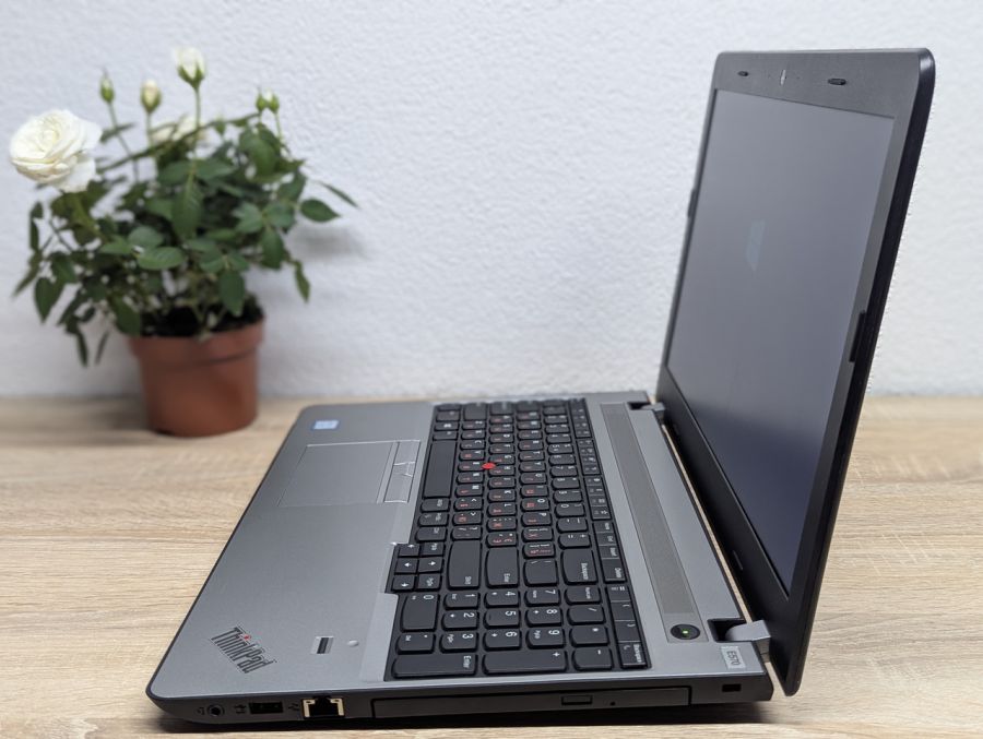 Уцінка! Ноутбук Б/В Lenovo ThinkPad E570, Intel Core i3-7100U, DDR4 8 GB, SSD 128GB, 15.6" HD
