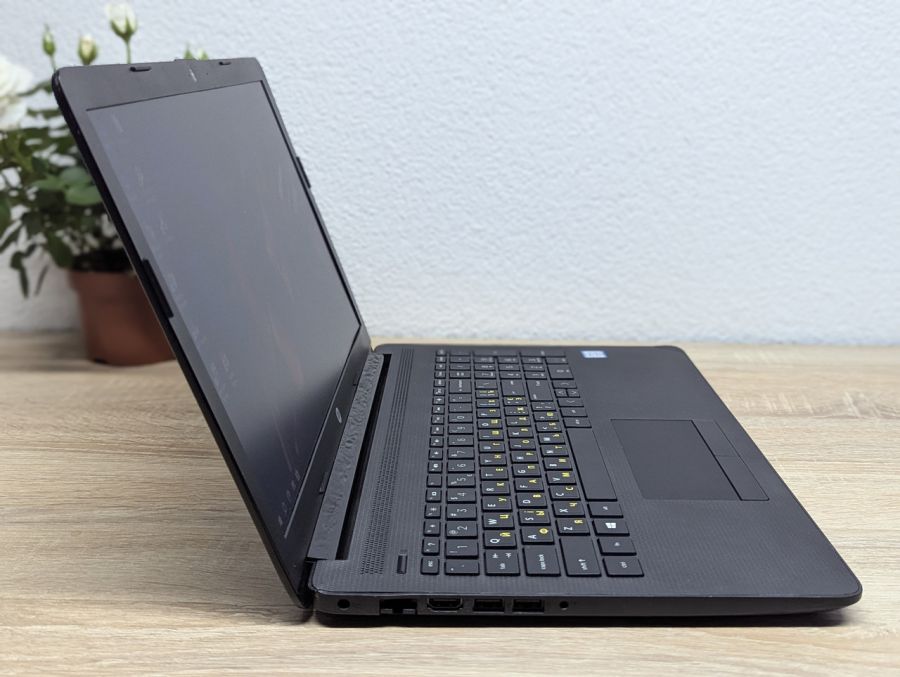 Уцінка! Ноутбук Б/В HP Laptop 15 6, Intel Core i3-7020U, DDR4 8 GB, SSD 128GB, 15.6" HD