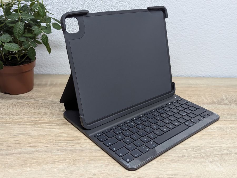 Б/В Чохол-клавіатура Logitech Slim Folio Pro для iPad Pro 1-2покоління YR0070