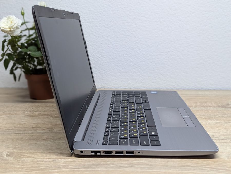 Уцінка! Ноутбук Б/В HP Notebook 250 G7, Intel Core i3-7020U, DDR4 8 GB, SSD 128GB, 15.6" Full HD