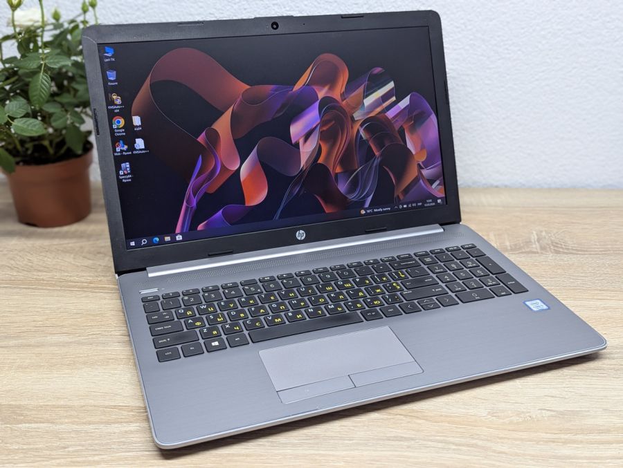 Уцінка! Ноутбук Б/В HP Notebook 250 G7, Intel Core i3-7020U, DDR4 8 GB, SSD 128GB, 15.6" Full HD
