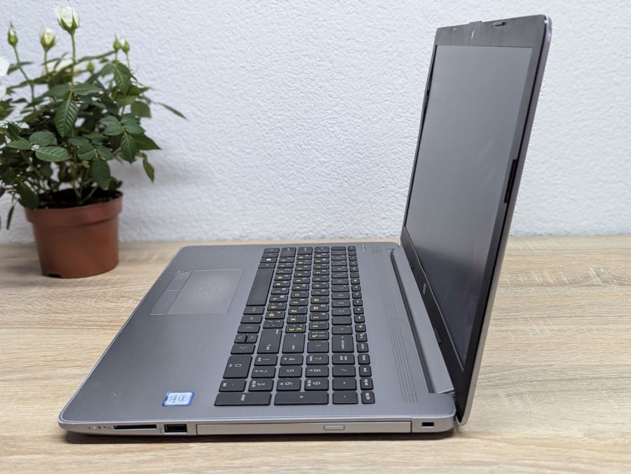 Уцінка! Ноутбук Б/В HP Notebook 250 G7, Intel Core i3-7020U, DDR4 8 GB, SSD 128GB, 15.6" Full HD
