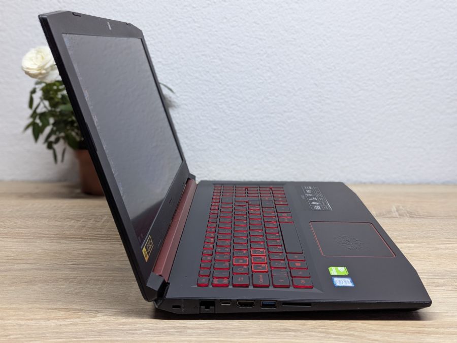 Ноутбук Б/В Acer Nitro AN515-31, Intel Core i5-8250U, DDR4 20 GB, SSD 128GB + 1 TB, NVIDIA GeForce MX150 2Gb, 15.6" Full HD