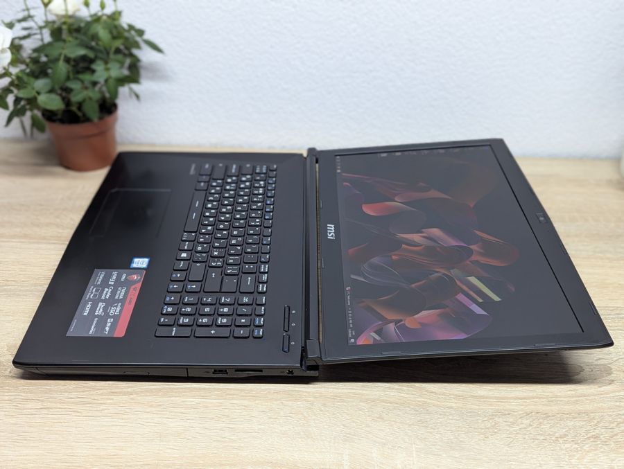 Уцінка! Ноутбук Б/В MSI MS-GL72, Intel Core i5-6300HQ, DDR4 16 GB, SSD 256GB + SSD 1TB, GTX 950M 2Gb, 17" Full HD