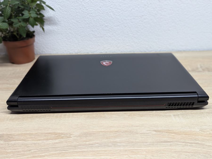 Уцінка! Ноутбук Б/В MSI MS-GL72, Intel Core i5-6300HQ, DDR4 16 GB, SSD 256GB + SSD 1TB, GTX 950M 2Gb, 17" Full HD