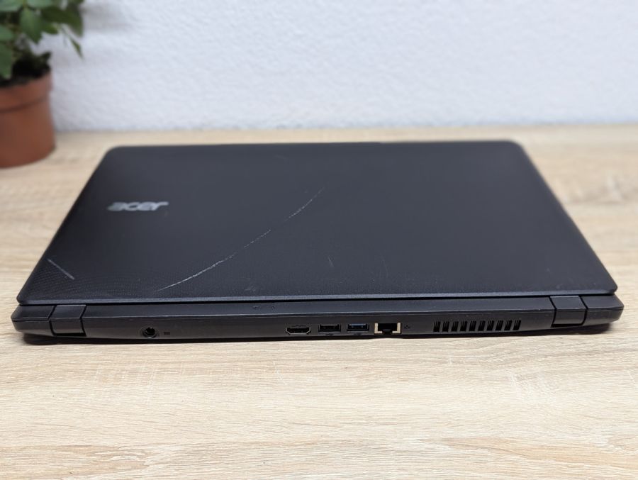 Ноутбук Б/В Acer Aspire ES1-572, Intel Core i5-6200U, DDR3 8 GB, SSD 128GB, 15.6" Full HD