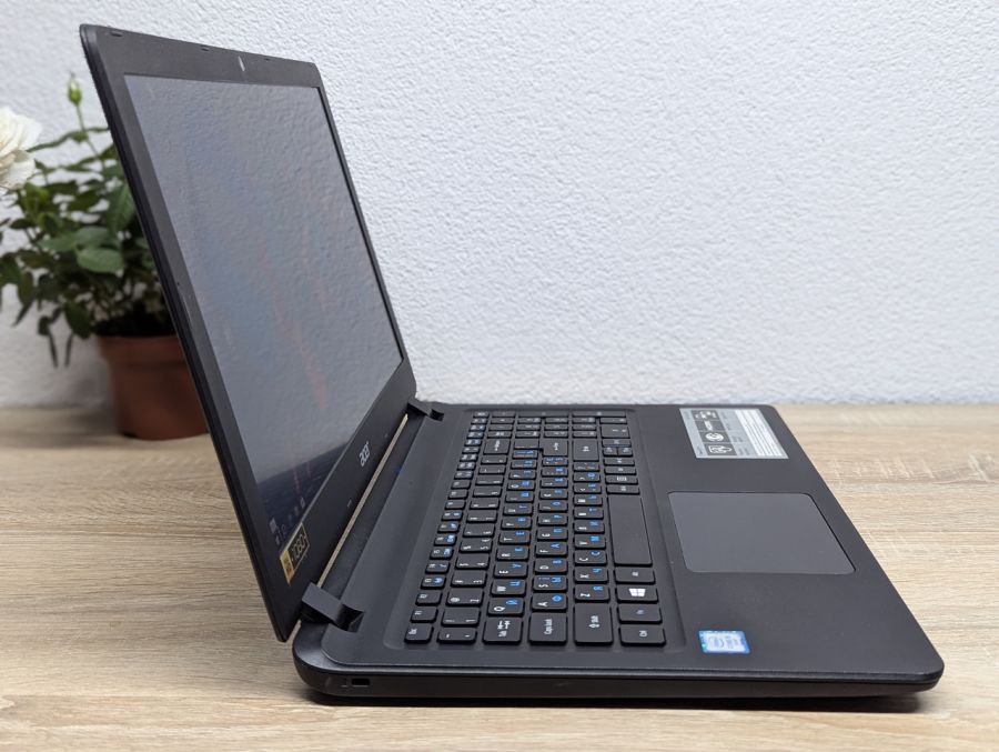 Ноутбук Б/В Acer Aspire ES1-572, Intel Core i5-6200U, DDR3 8GB, SSD 128GB, 15.6" Full HD