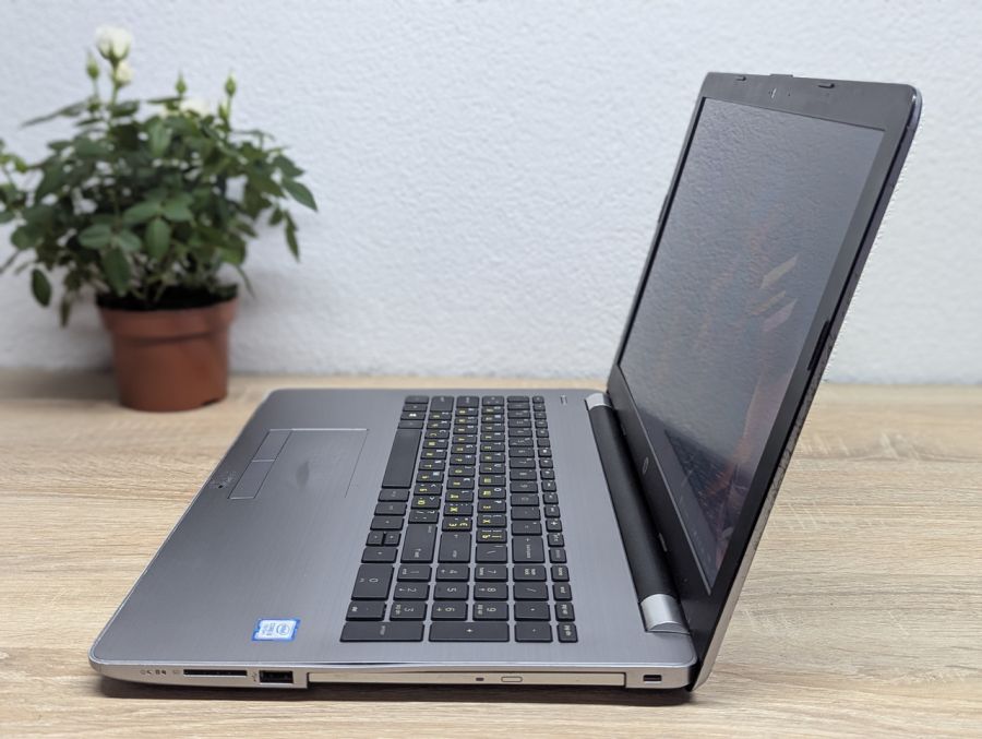 Уцінка! Ноутбук Б/В HP 250 G6, Intel Core i3-7020U, DDR4 8 GB, SSD 128GB, 15.6" Full HD