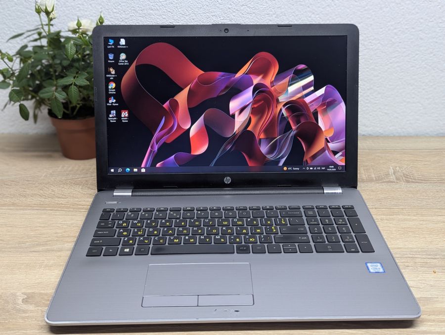 Уцінка! Ноутбук Б/В HP 250 G6, Intel Core i3-7020U, DDR4 8 GB, SSD 128GB, 15.6" Full HD