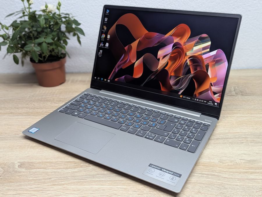 Ноутбук Б/В Lenovo IdeaPad 330S-15IKB, Intel Core i5-8250U, DDR4 12 GB, SSD 256GB, 15" Full HD
