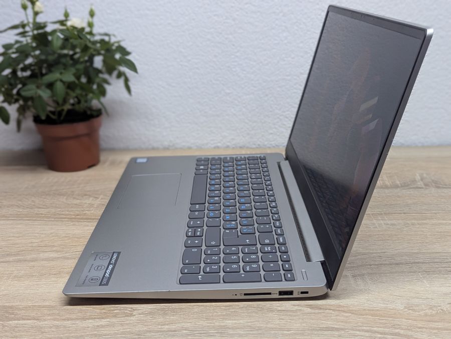 Ноутбук Б/В Lenovo IdeaPad 330S-15IKB, Intel Core i5-8250U, DDR4 12 GB, SSD 256GB, 15" Full HD
