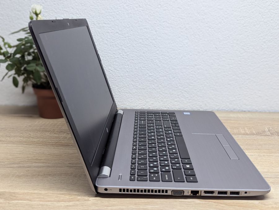 Уцінка! Ноутбук Б/В HP 250 G6, Intel Core i3-6006U, DDR4 8 GB, SSD 128GB, 15.6" Full HD
