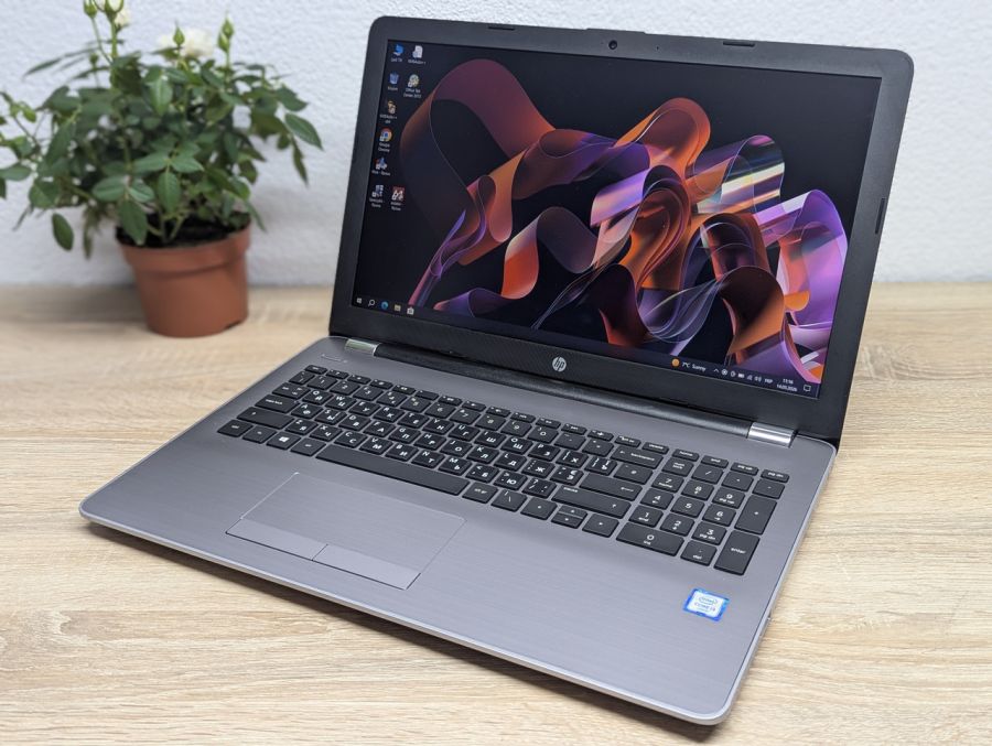 Уцінка! Ноутбук Б/В HP 250 G6, Intel Core i3-6006U, DDR4 8 GB, SSD 128GB, 15.6" Full HD