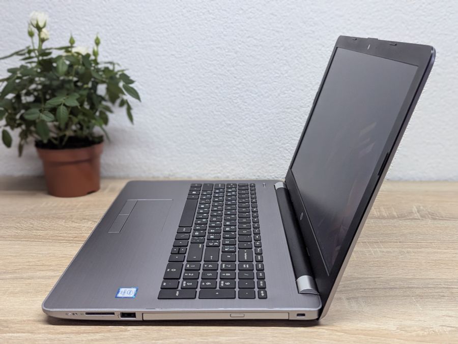 Уцінка! Ноутбук Б/В HP 250 G6, Intel Core i3-6006U, DDR4 8 GB, SSD 128GB, 15.6" Full HD