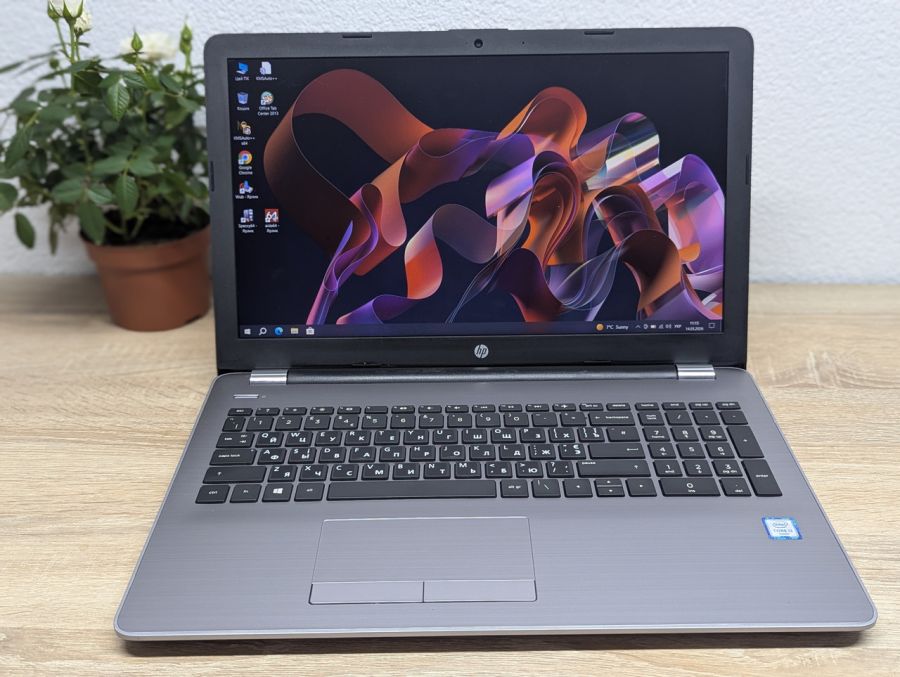 Уцінка! Ноутбук Б/В HP 250 G6, Intel Core i3-6006U, DDR4 8 GB, SSD 128GB, 15.6" Full HD