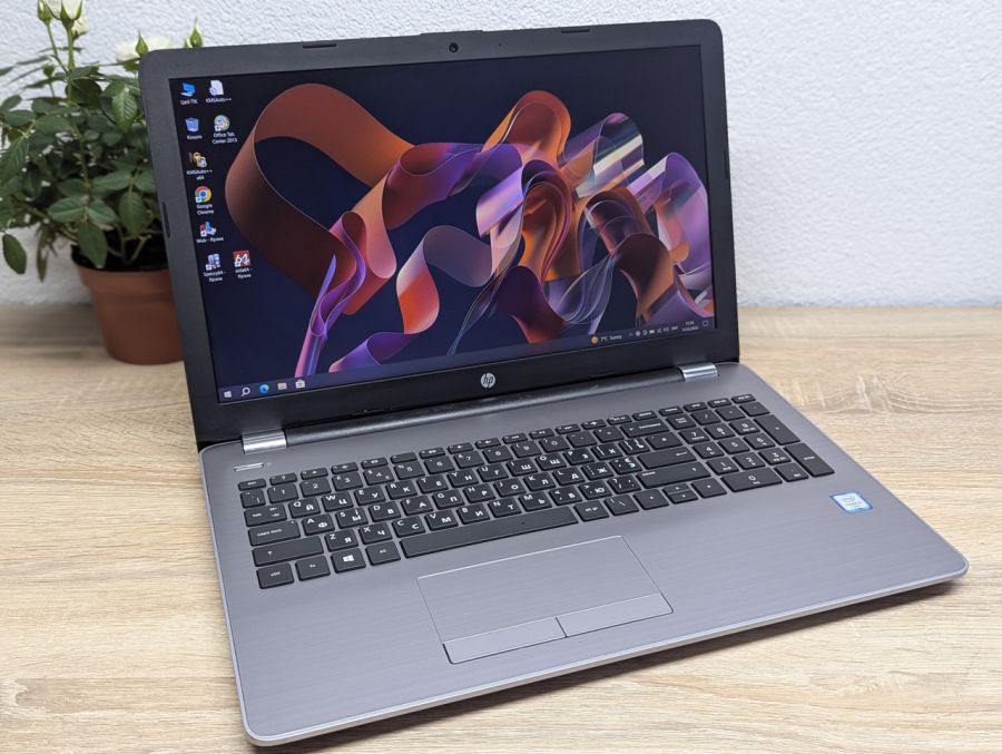 Уцінка! Ноутбук Б/В HP 250 G6, Intel Core i3-6006U, DDR4 8 GB, SSD 128GB, 15.6" Full HD